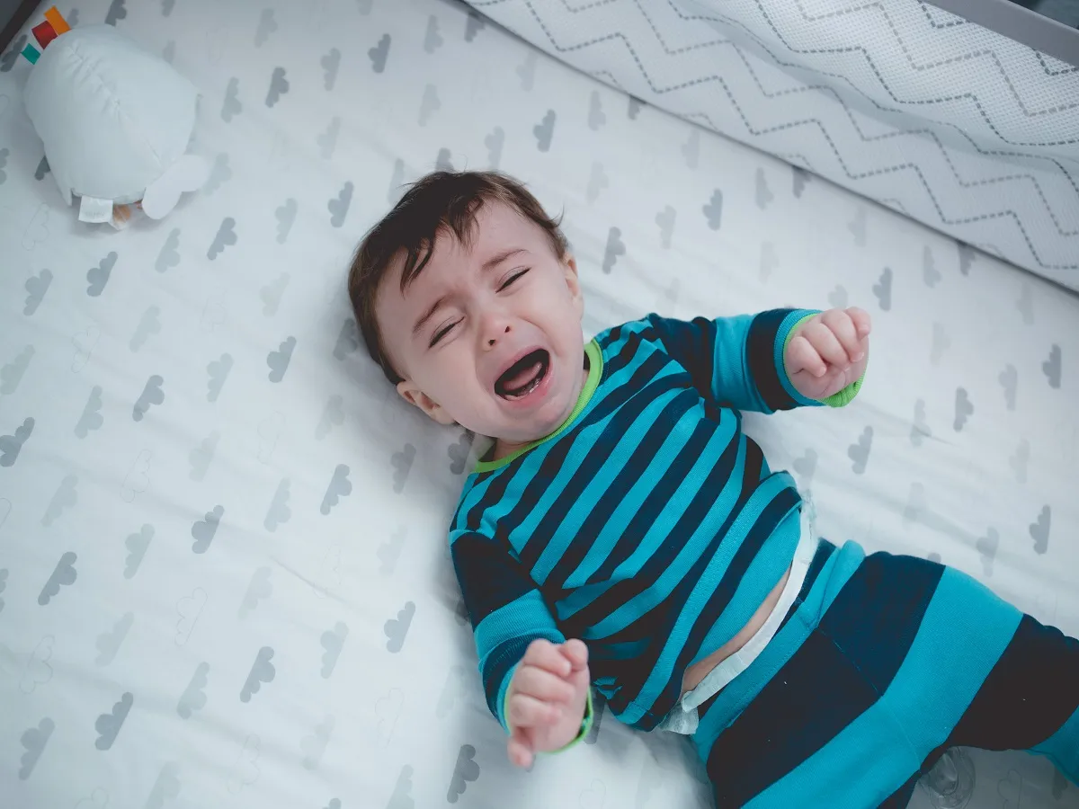 صورة لطفل يبكي