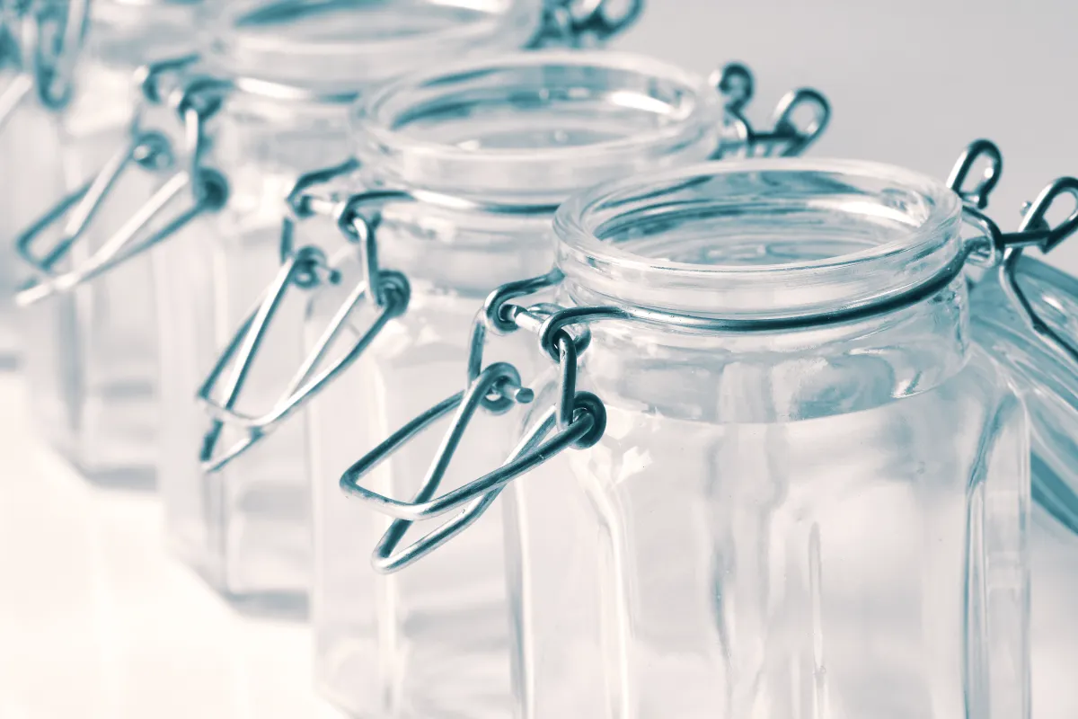 كيفية تنظيف الأواني الزجاجية من البقع الصفراء؟ 