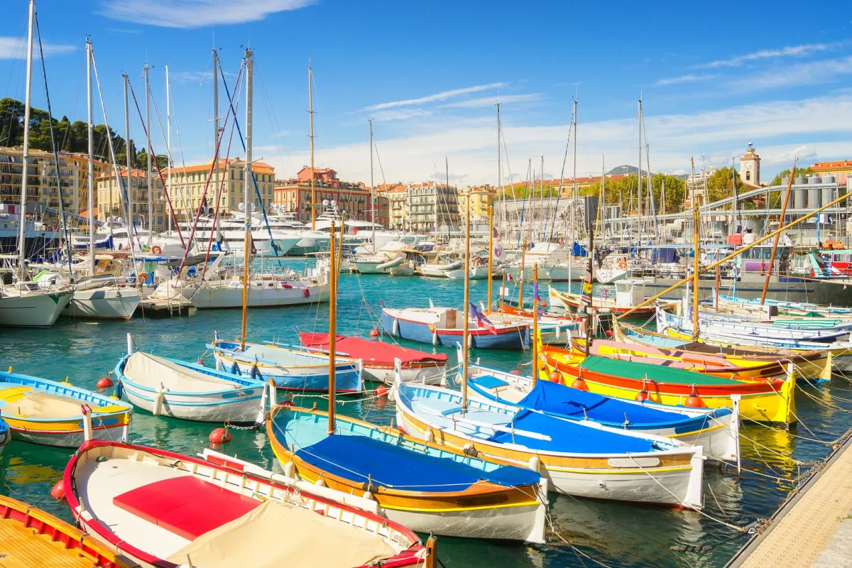 إطلالة على مرفأ نيس