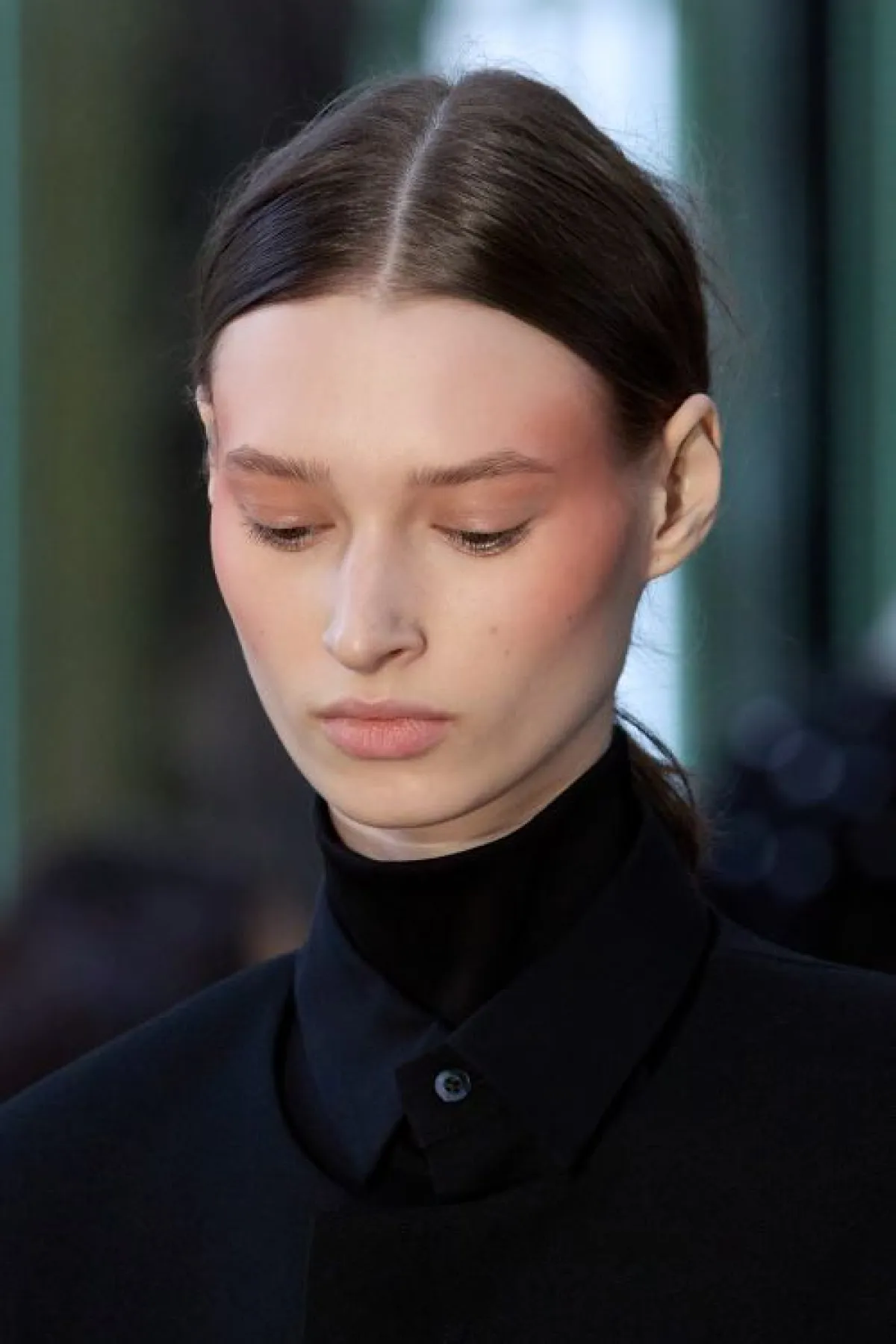 مكياج مونوكروم زهري