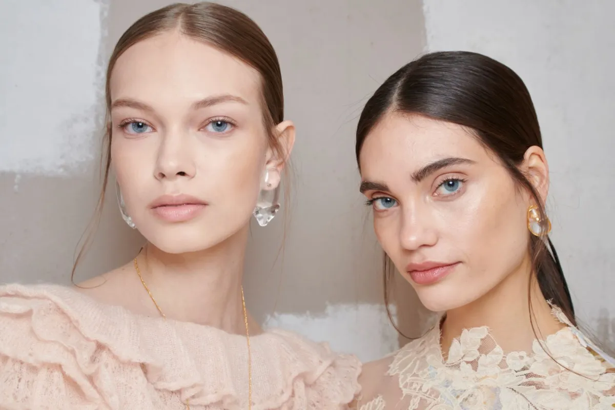 صيحات مكياج مونوكروم