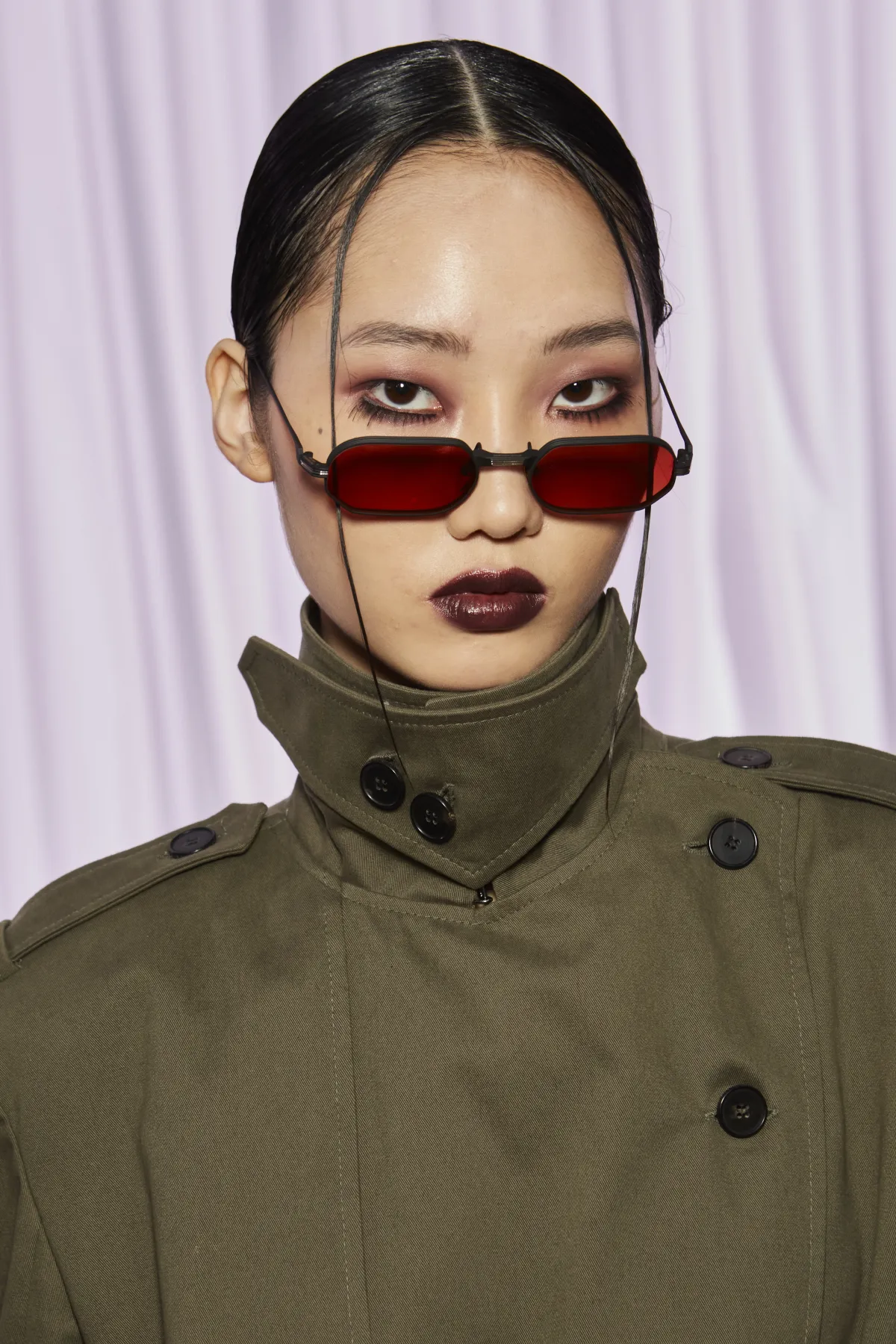 مكياج مونوكروم عنابي