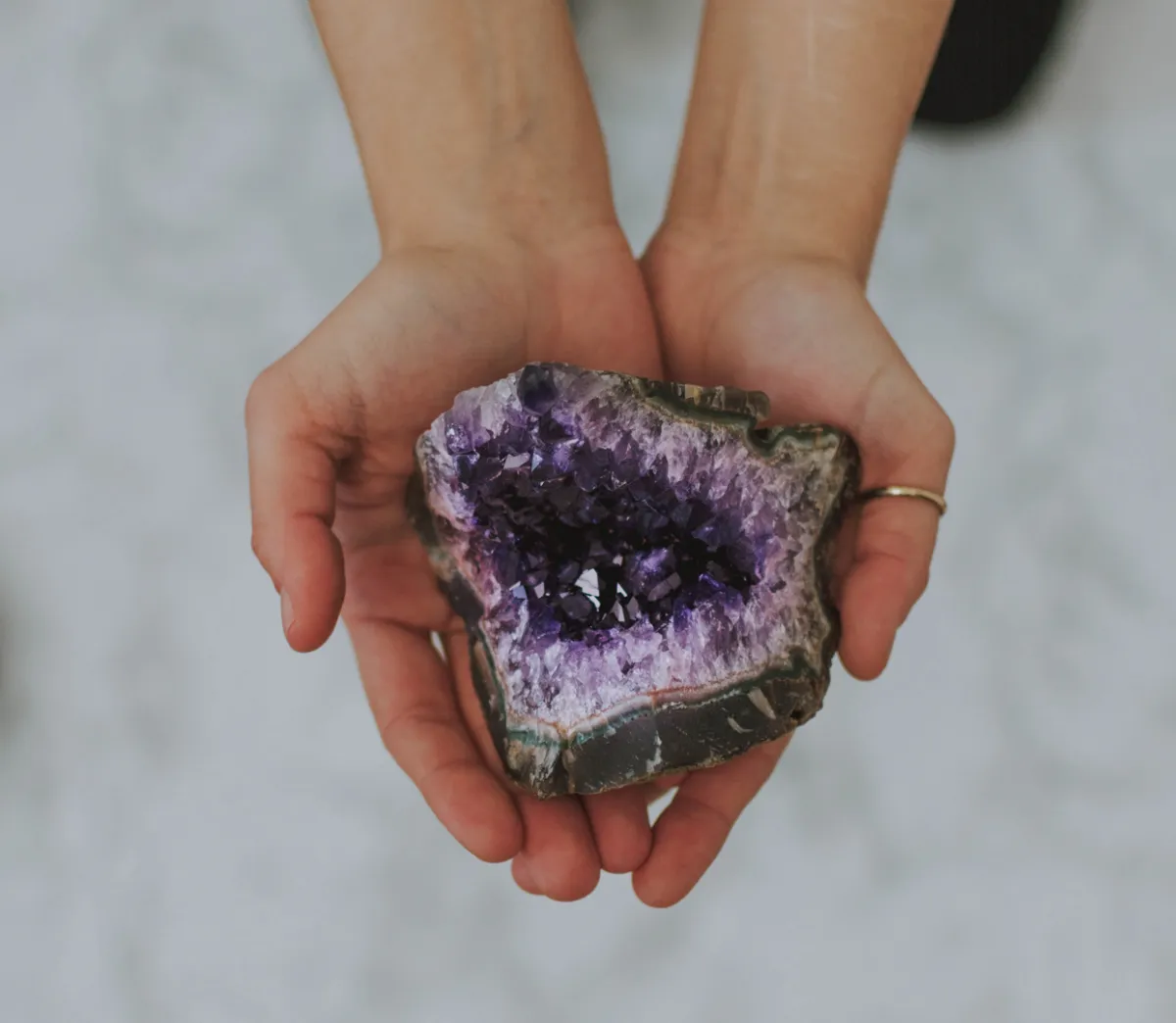 أسترالي يعثر على صخرة من الذهب