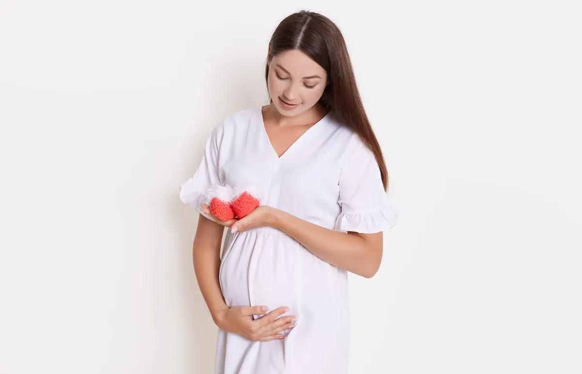 مزايا ومخاطر تصاحب الإنجاب في عمر العشرين مقابل الثلاثين