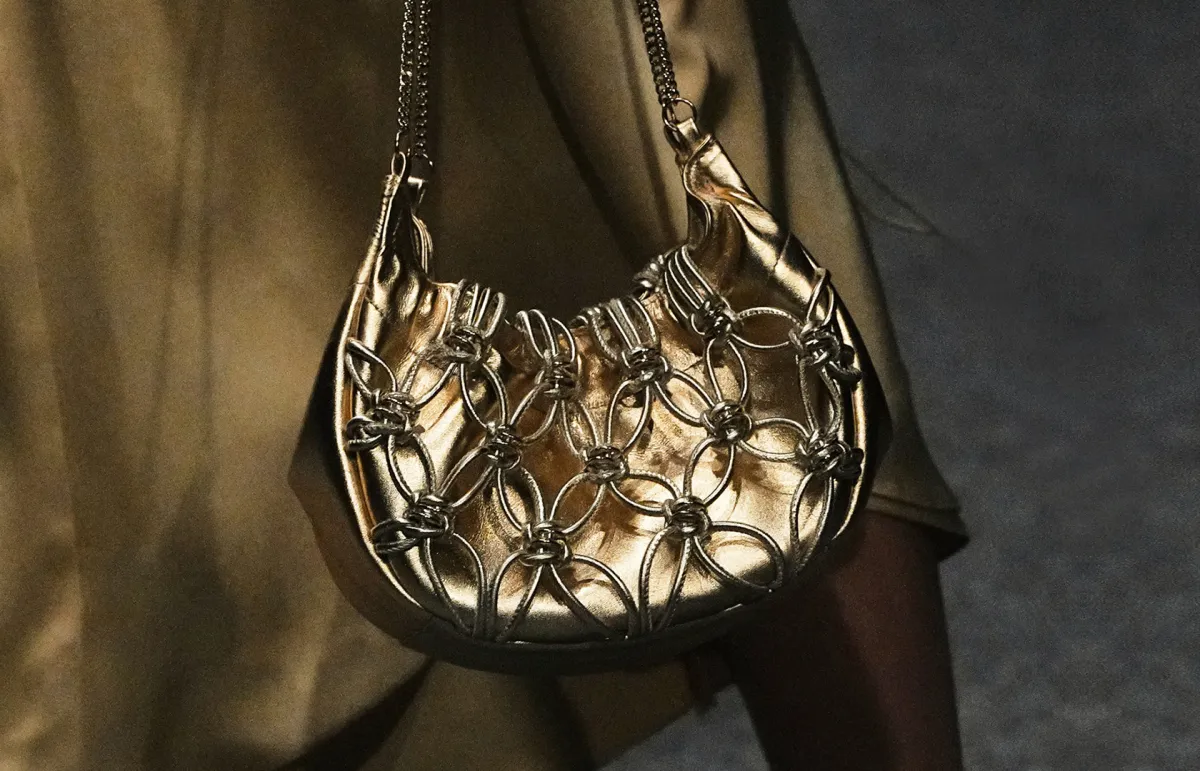 حقيبة يد برونزية من فيندي Fendi