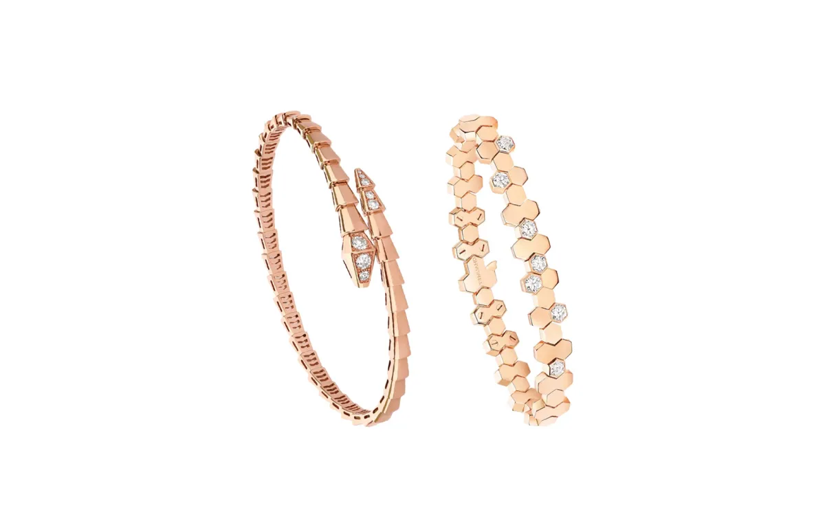 للعروس عصرية .. أساور ذهب رفيعة لتنسقيها بأسلوب التكديس