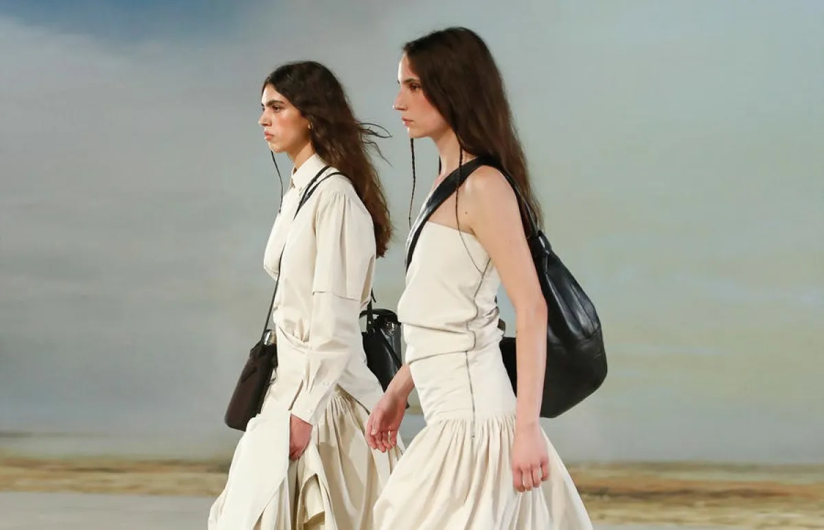 موديلات حقائب كروس بودي 2023 من لومير Lemaire