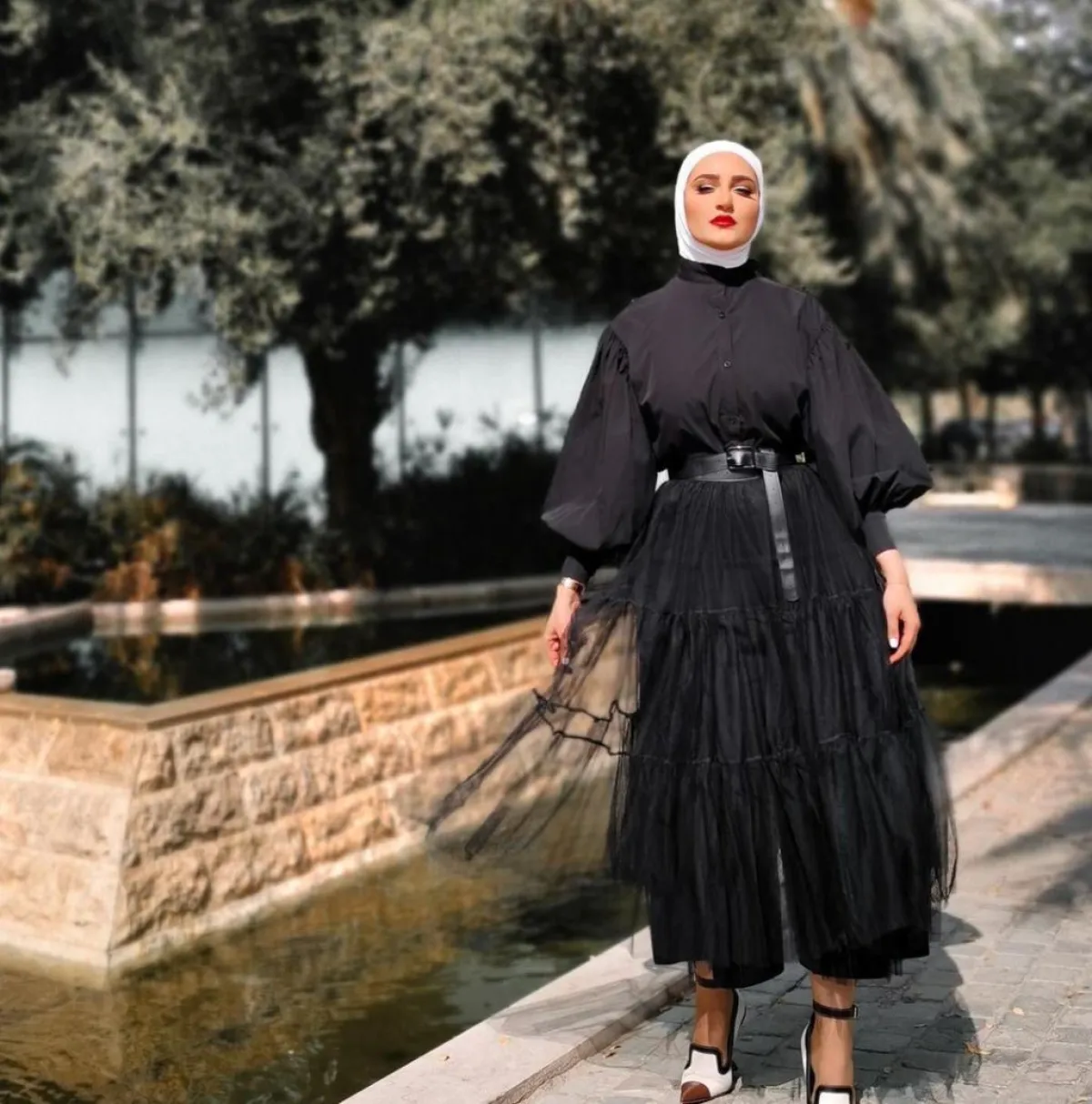  القميص الأسود للمحجبات