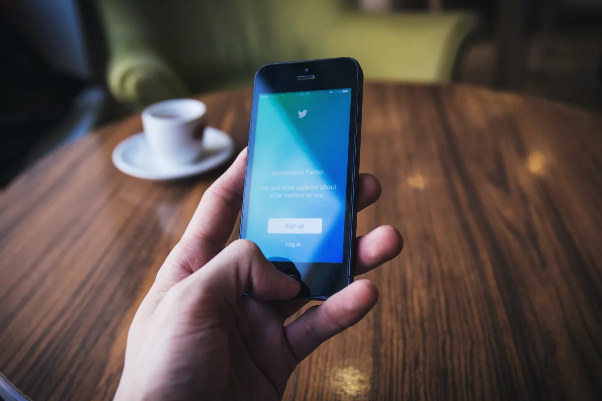 تويتر تطلق ميزة جديدة لقياس شعبية التغريدات - الصورة من unsplash