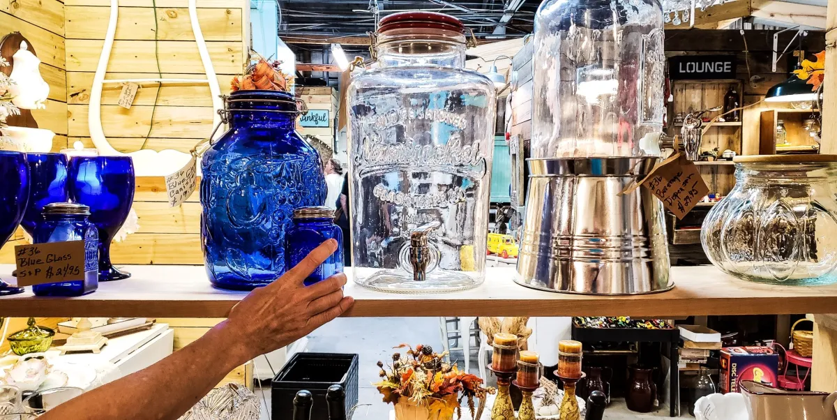 صورة تعبيرية لمحل تحف وأنتيكات