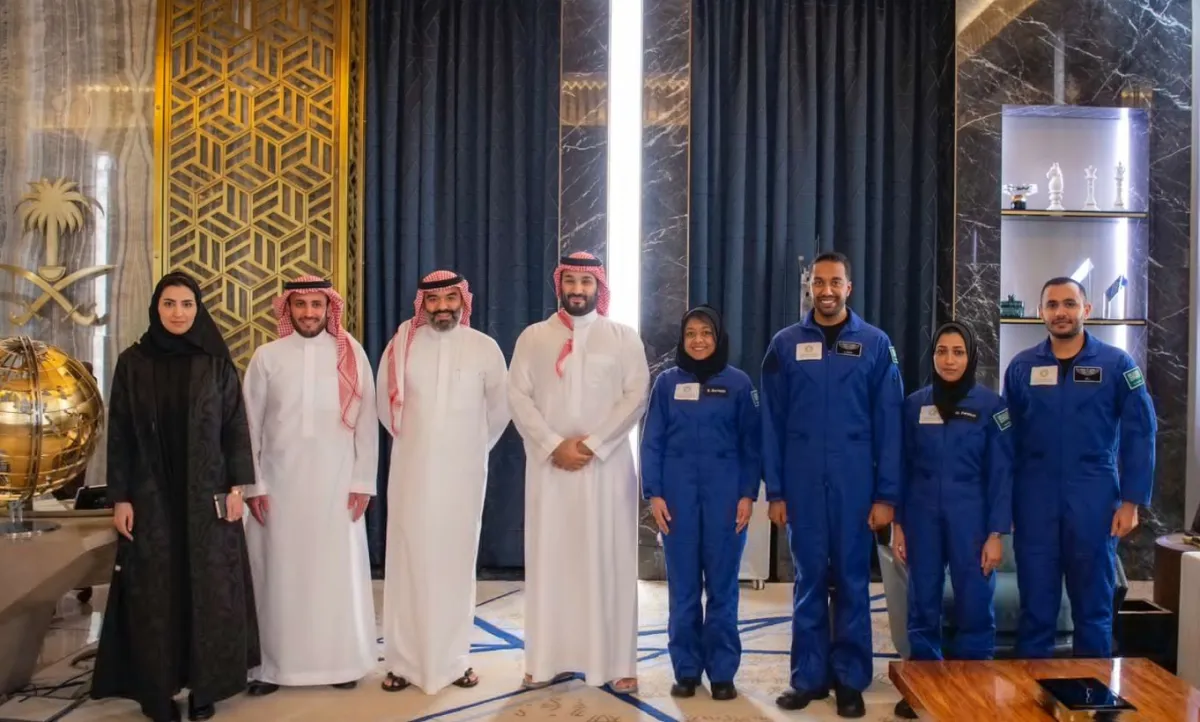 لقاء الأمير محمد بن سلمان مع رواد الفضاء قبل المهمة العلمية - الصورة من واس