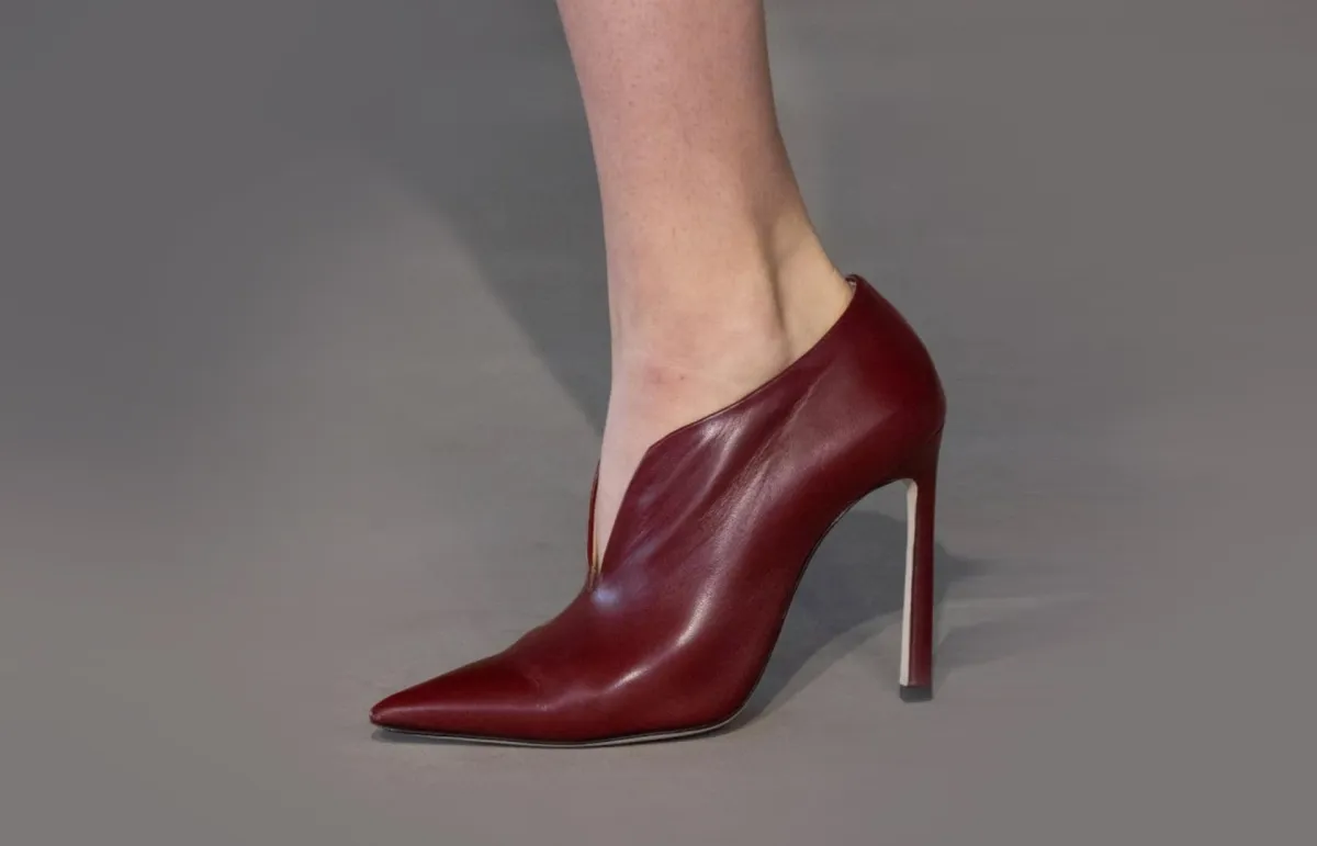 موديلات أحذية بلون البوردو لإطلالات مختلفة