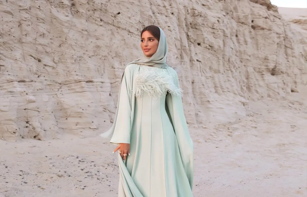 عبايات بألوان الباستيل تناسب اجواء عيد 2023 - الصورة من حساب وعد التركي على الانستغرام