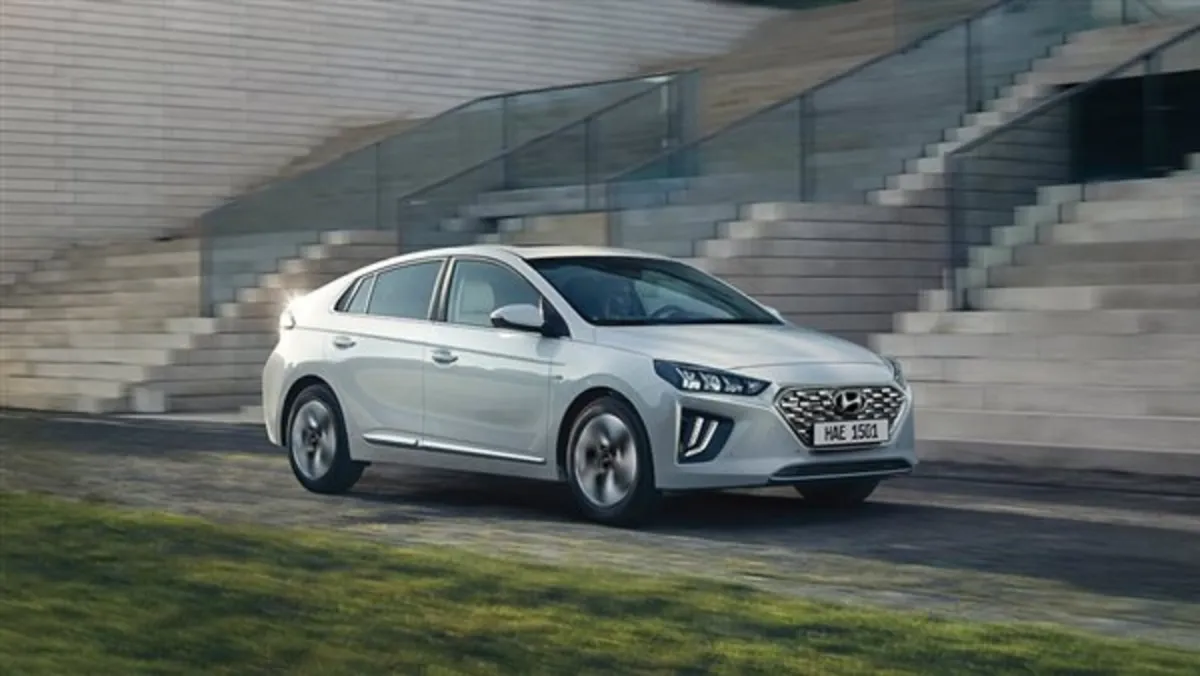 سيارات فاخرة وصديقة للبيئة