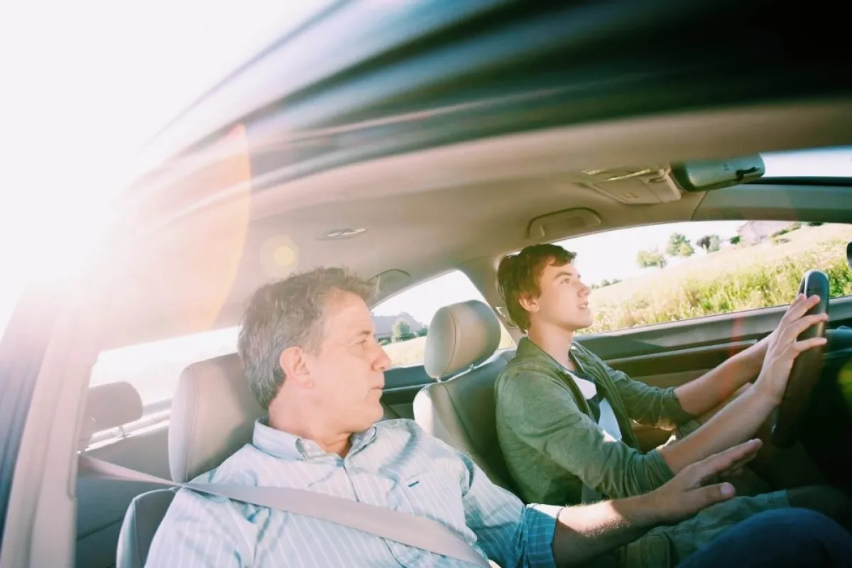 ينتقد أسلوب السائق