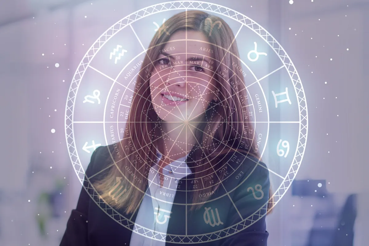 مميزات المرأة العقرب في العمل