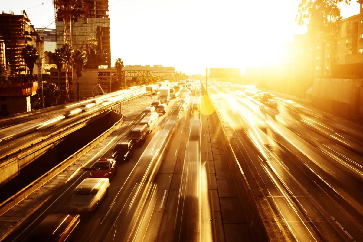 مشهد لطريق سريع