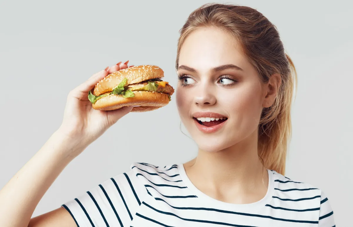 هل يزيد الصيام من اضطراب نهم الطعام؟ - الصورة من Shutterstock 