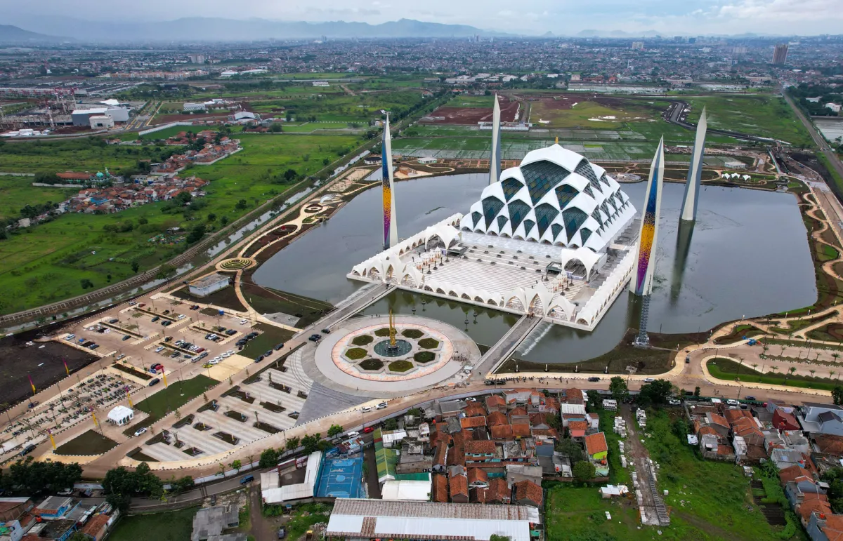 المساجد.. تحف فنية تجذب سياح العالم