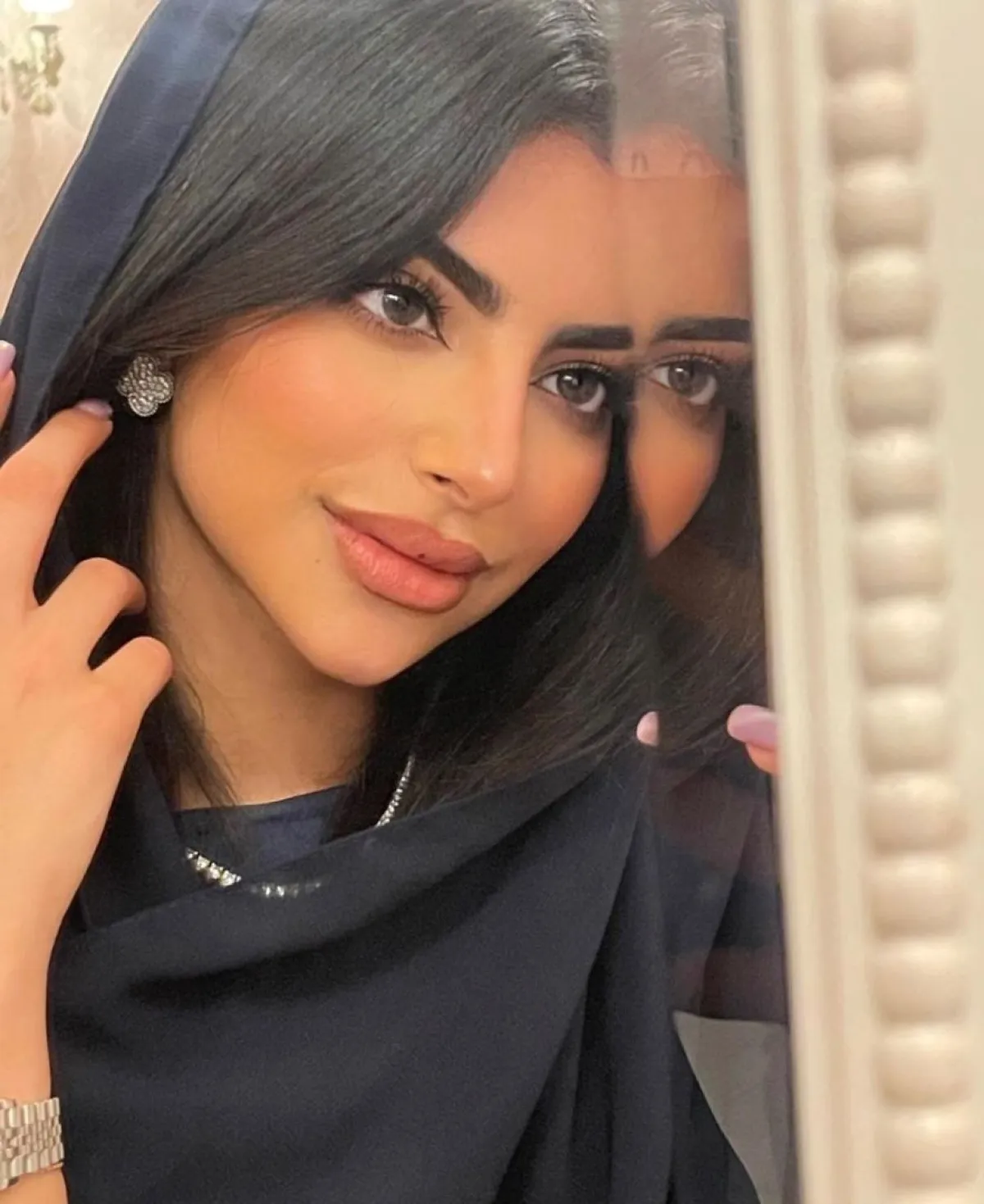 تنسيق المجوهرات مع العباية من شهد الزهراني - الصورة من حسابها على الانستغرام