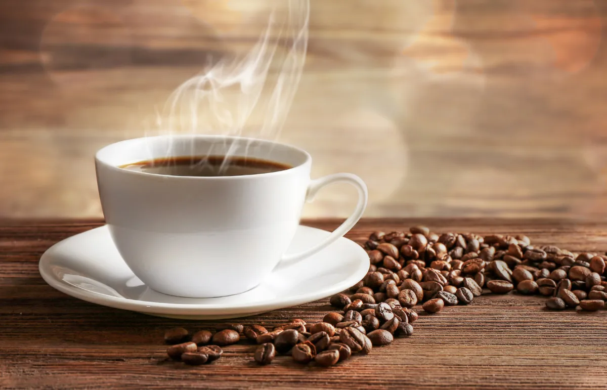 كيف يتفادى عشاق القهوة الصداع في نهار رمضان؟ (الصورة من shutterstock)