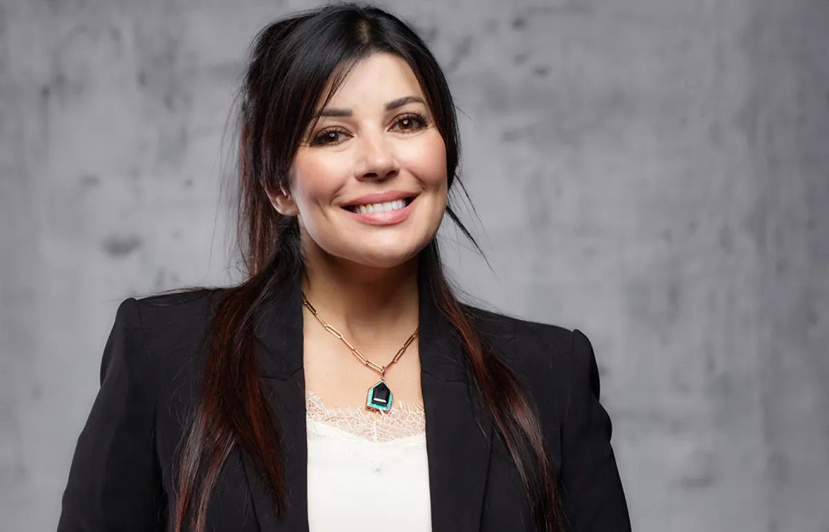 المصممة لينا جودي: الدمج في الأحجار الكريمة رمز للاتحاد