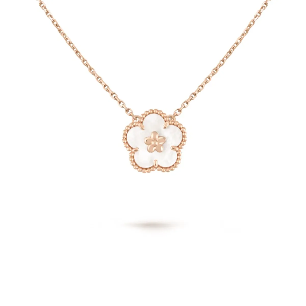 قلادة  Lucky Spring من فان كليف آند أربلز Van Cleef & Arpels