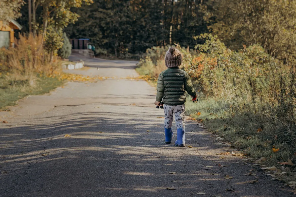 طفل في السابعة يمشي 65 كيلومتراً لعلاج ابن عمه