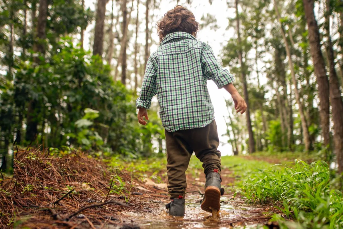 طفل في السابعة يمشي 65 كيلومتراً لعلاج ابن عمه