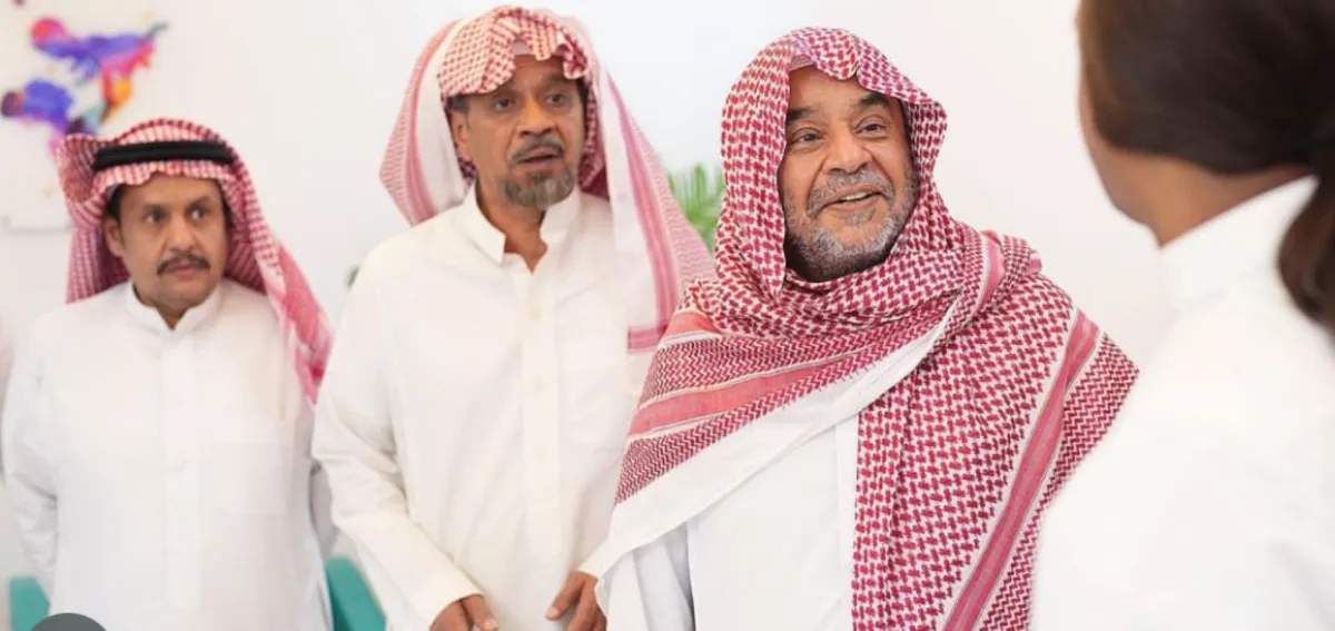 -راشد الشمراني في حلقة السلالة مع مجموعة من الفنانين -الصورة من حساب المصور سامي الرويسان على الانستغرام