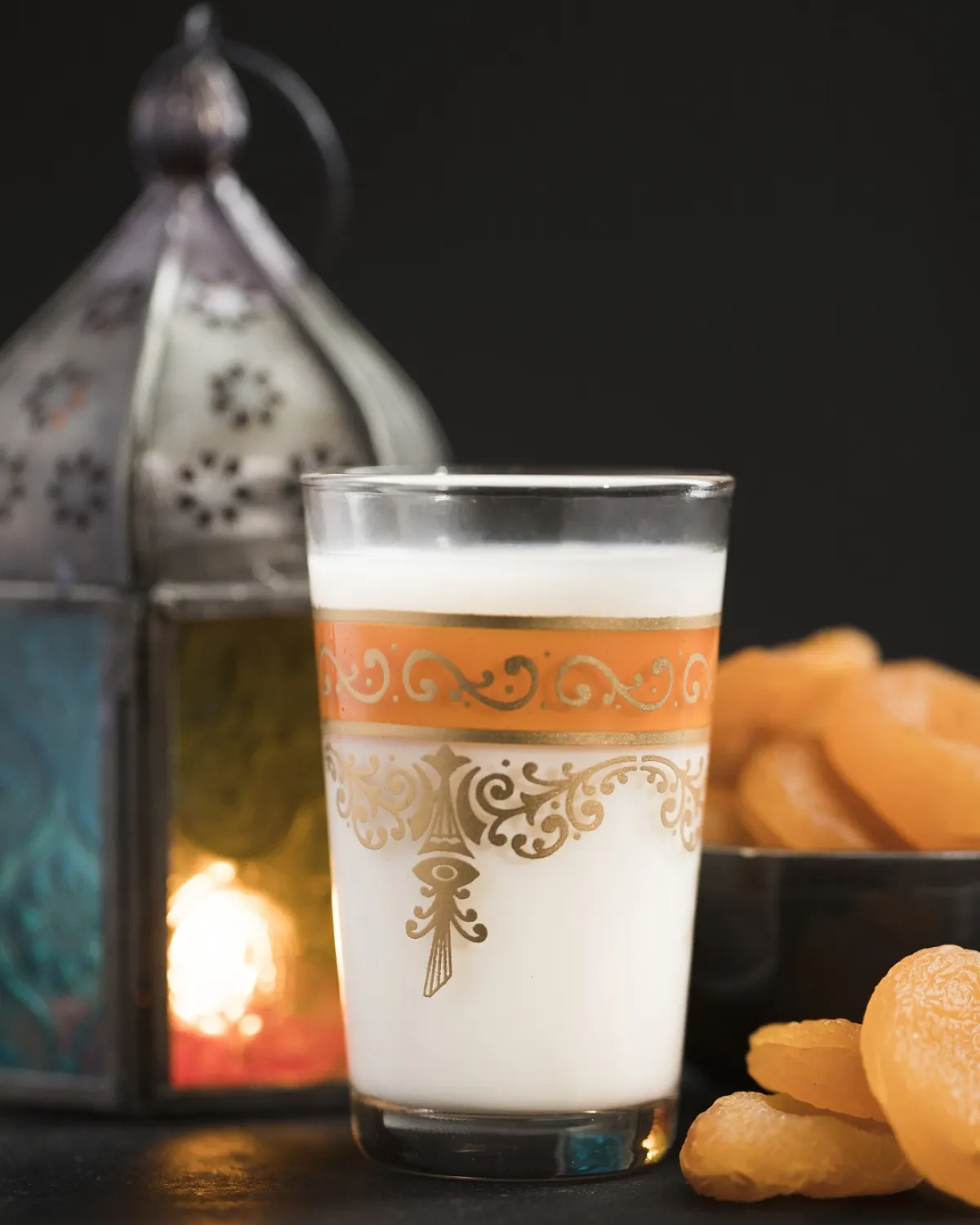 صورة لحليب الزعفران