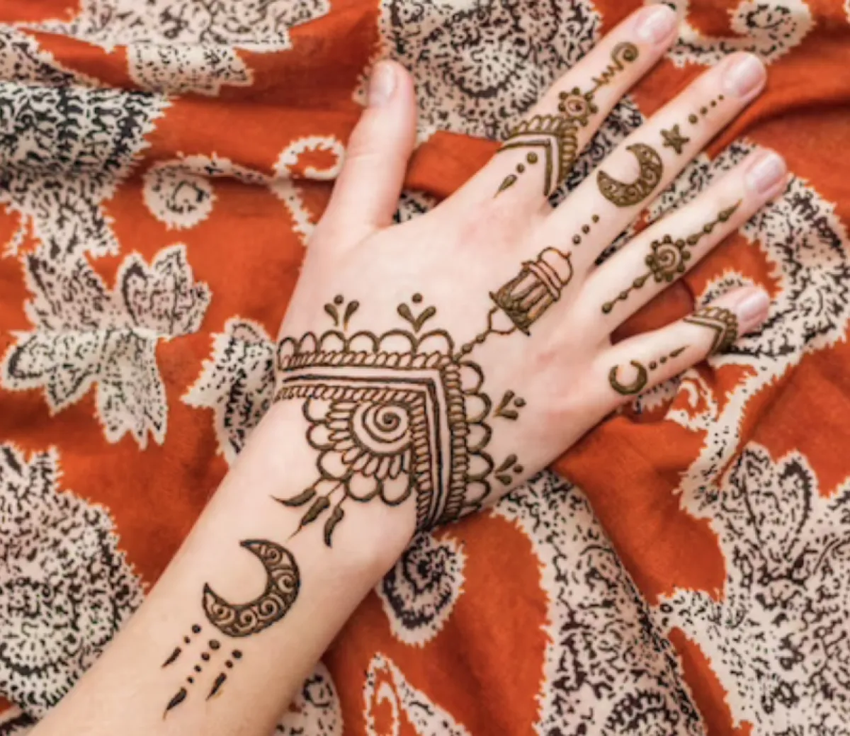 نقشات الهلال والنجوم