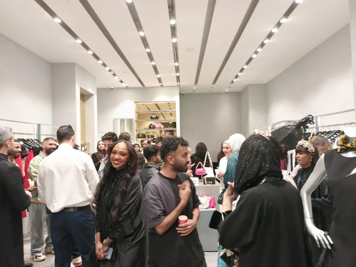 من حفل إطلاق تشكيلة فيرزاتشي جينز كوتور لربيع وصيف 2023