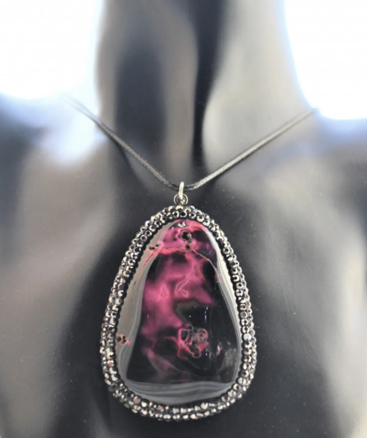 سلسلة عقيق ناري بنفسجي من Stone bzar