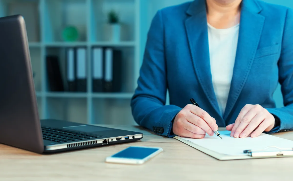 تعرفوا إلى أنواع عقود العمل