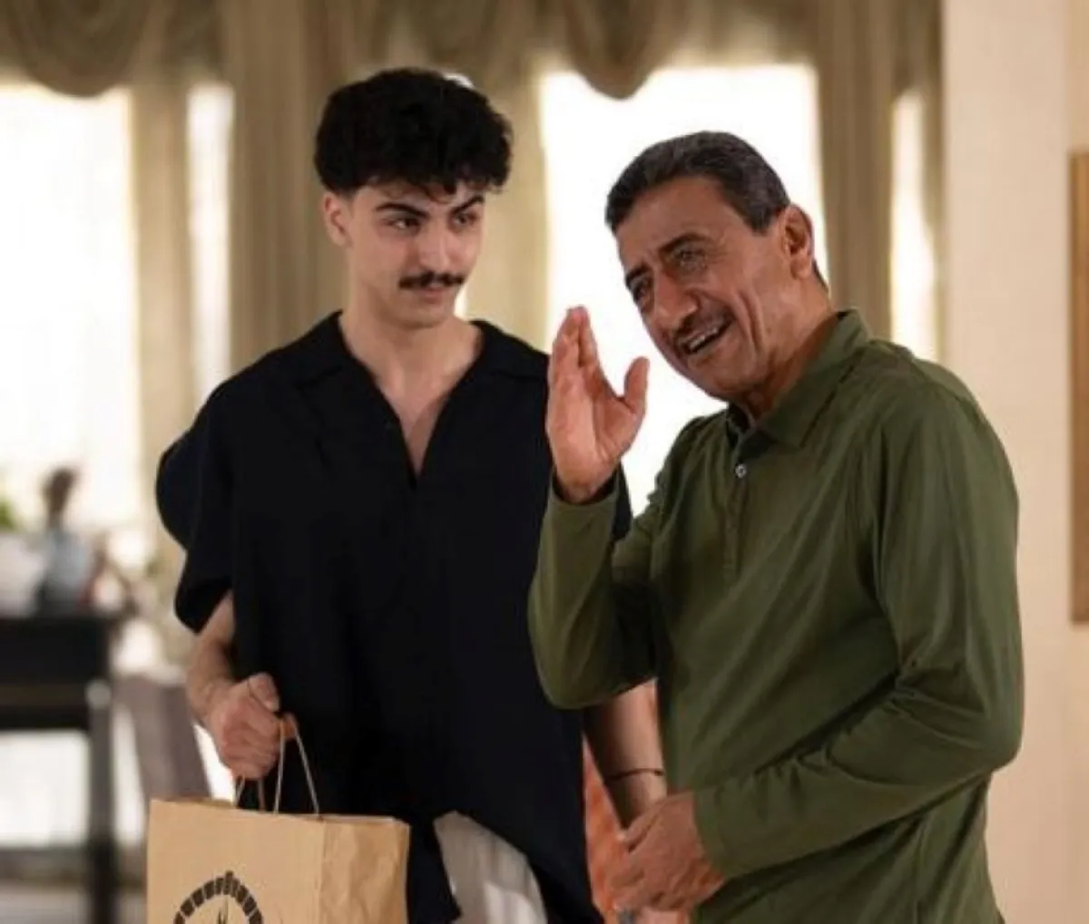 ناصر القصبي في حلقة ازمة  جوال -الصورة من  حساب المصور سامي الرويسان على الانستغرام