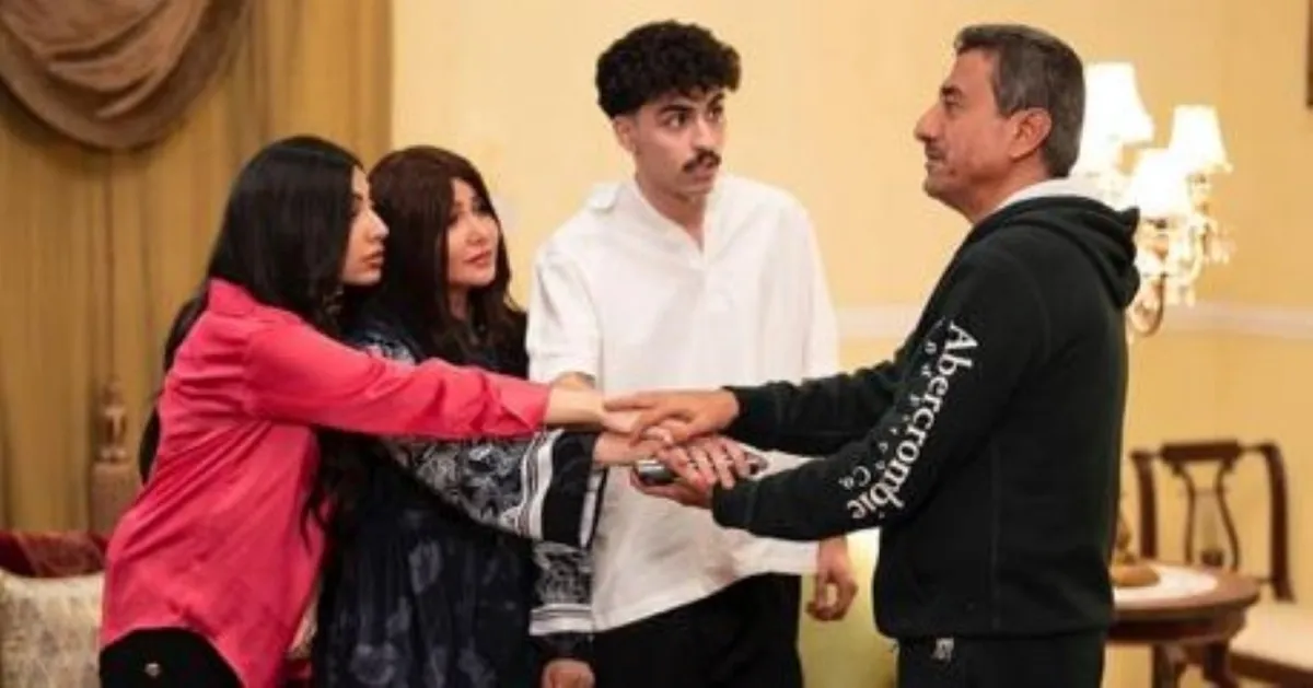 ناصر القصبي  واسرته في حلقة ازمة جوال -الصورة من  حساب المصور سامي الرويسان على الانستغرام