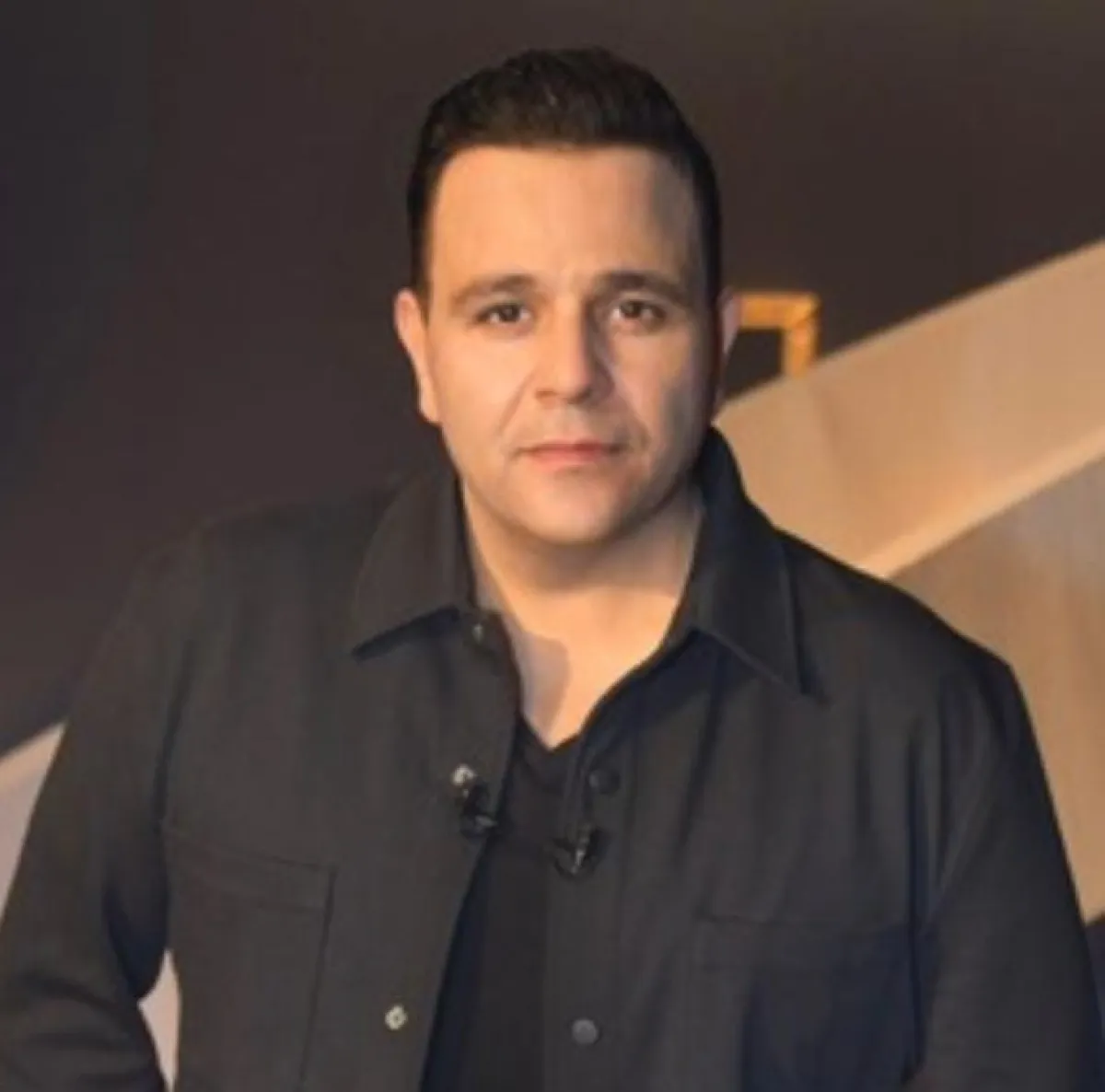 محمد فؤاد من كواليس برنامج العرافة صورة من صفحته الرسمية على فيسبوك