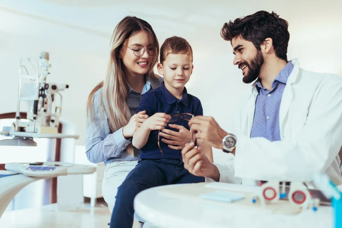 الطبيب يحكي عن فضائل النظارة