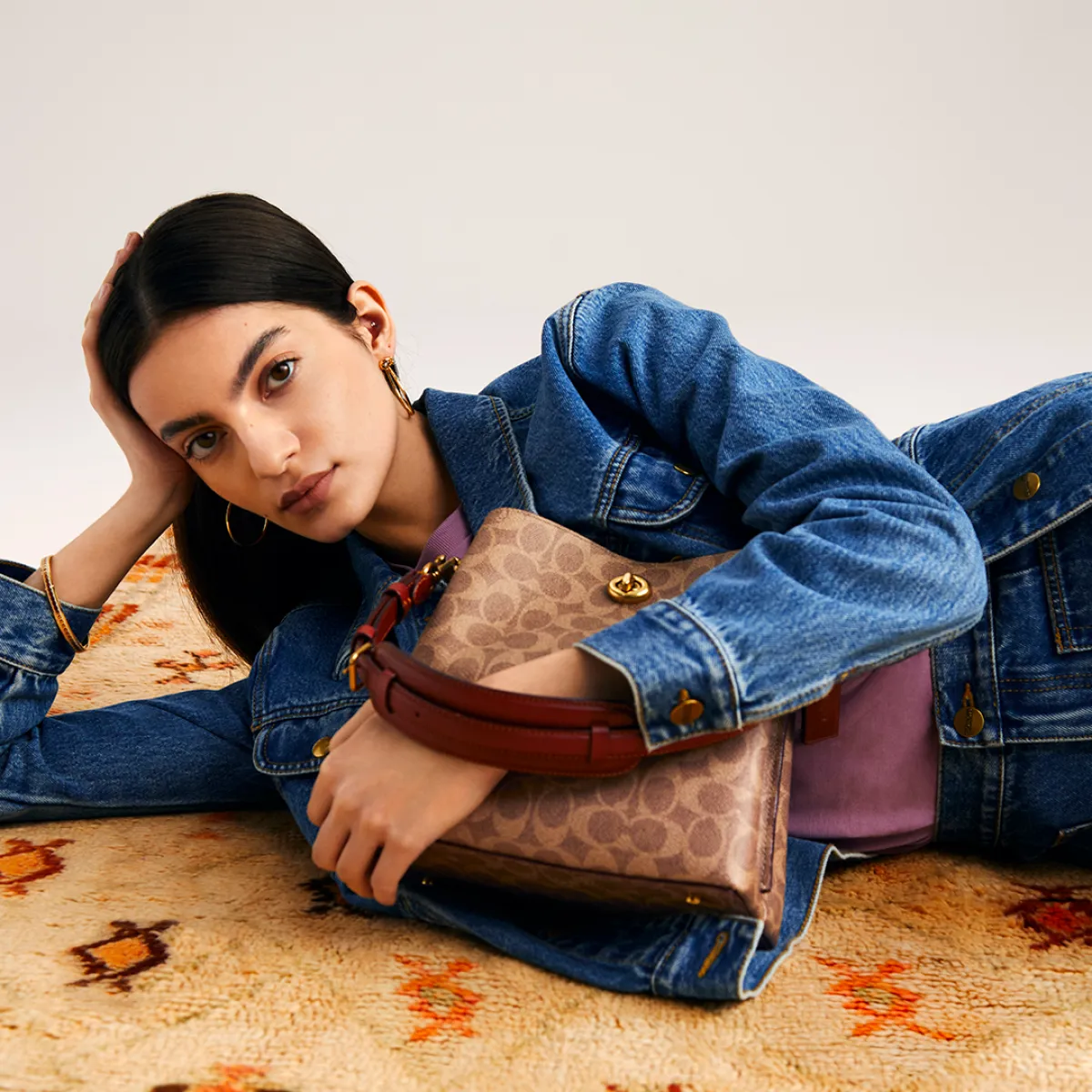 آنا كيرجوسكينا  لحملة احتفال بشهر رمضان  