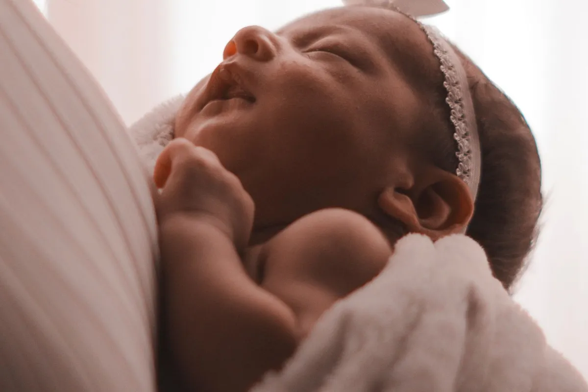 كورونا أتلف دماغي طفلين بعد إصابة أميهما أثناء الحمل