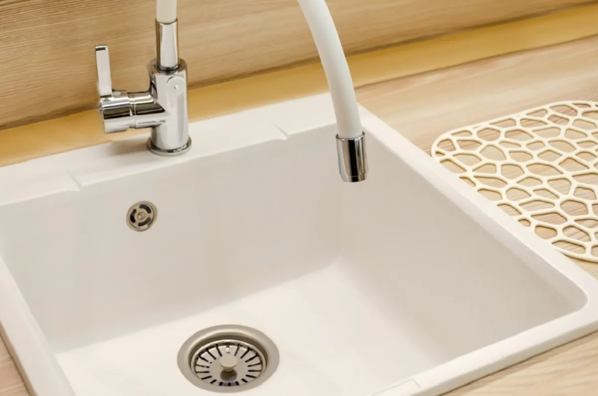 خطوات تنظيف حوض الجلي