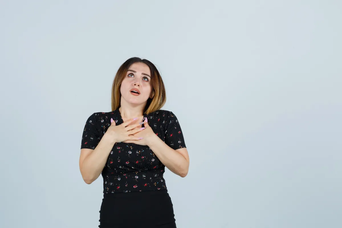 علاج الشهاق في المنزل بسهولة بالغة.. جربيه لراحة أفضل (المصدر: Freepik)