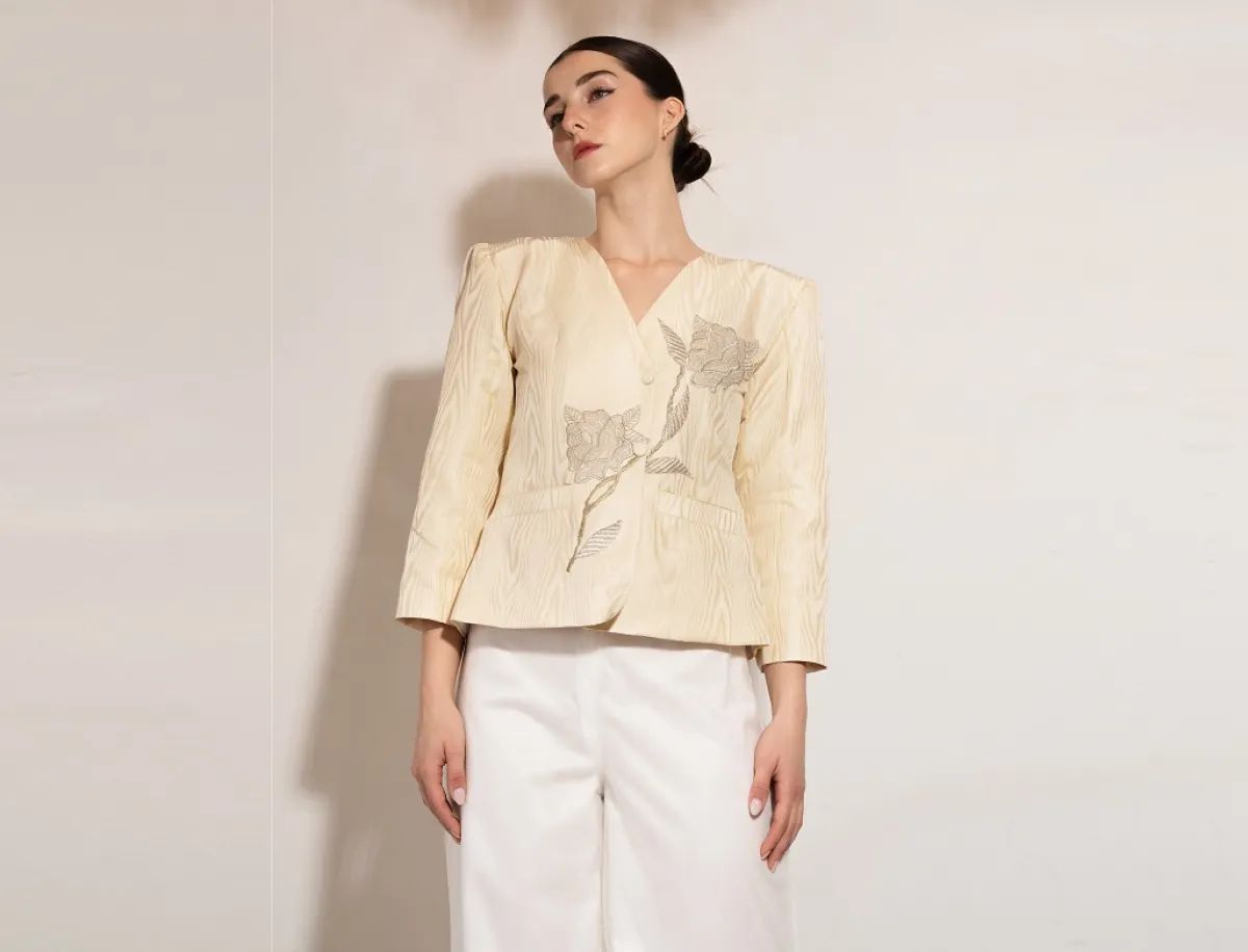 من تصاميم آلاء أحمد ضمن تشكيلتها الأخيرة - الصورة من المصدر 