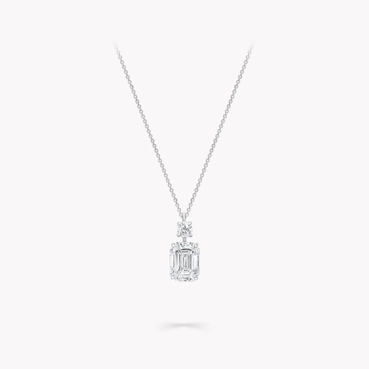 سلسلة Emerald Cut Diamond من غراف Graff 