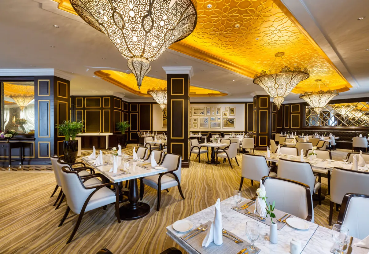 لقطة لأحد المطاعم في فندق إزدان بالاس 