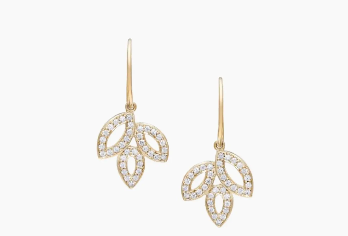 أقراط Lily Cluster من هاري وينستون Harry Winston