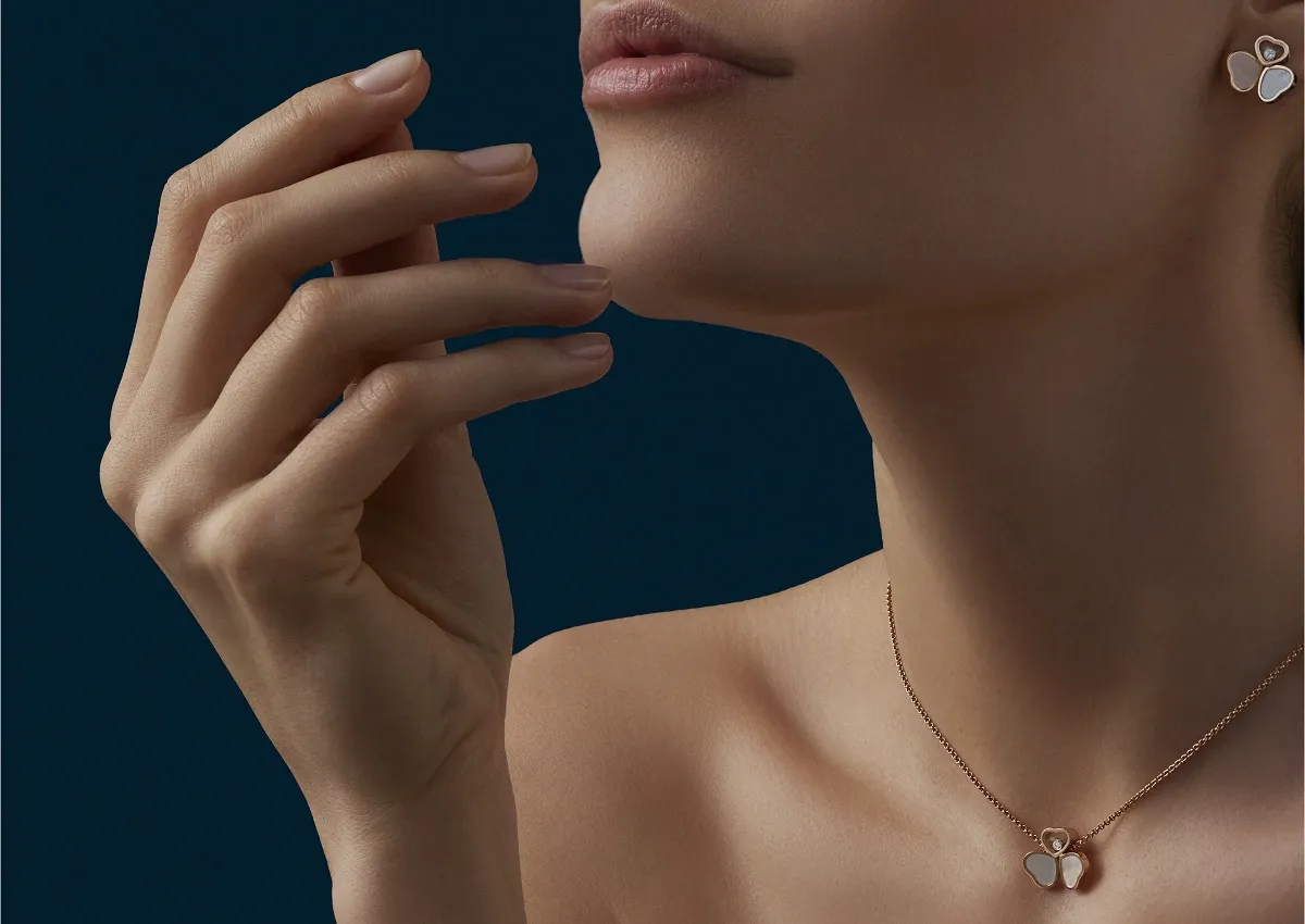 قلادة happy hearts wings من توقيع Chopard