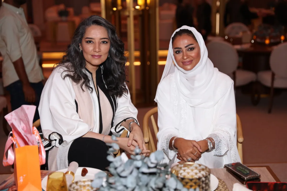 صورة سيدتي موزة الزعابي وسارة الشروقي 