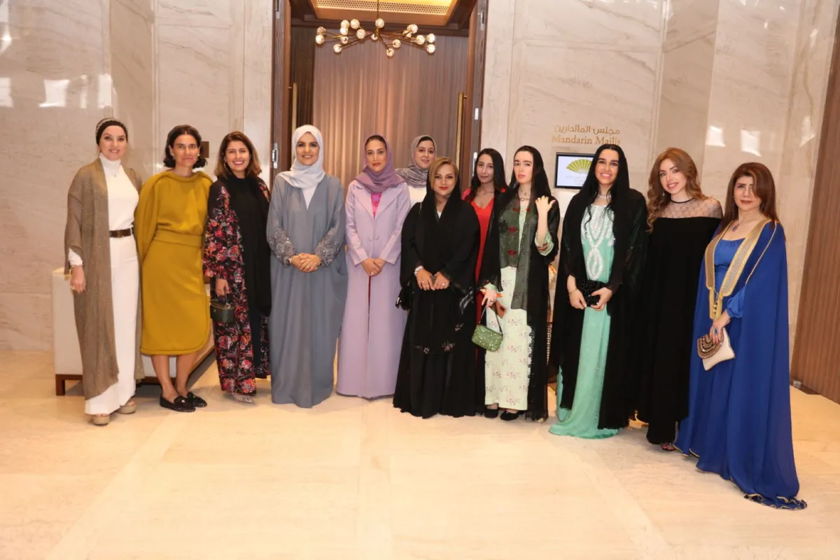 لينا الحوراني - مي الرفيعي - شريهان مشاري - شهيرة مشاري - شذى خليل - نائلة الخاجة - هدى العيثان - عائشة الطنيجي - سعاد الشامسي - لمى الشثري -  جوليا كالكاري - غنى أرناؤوط